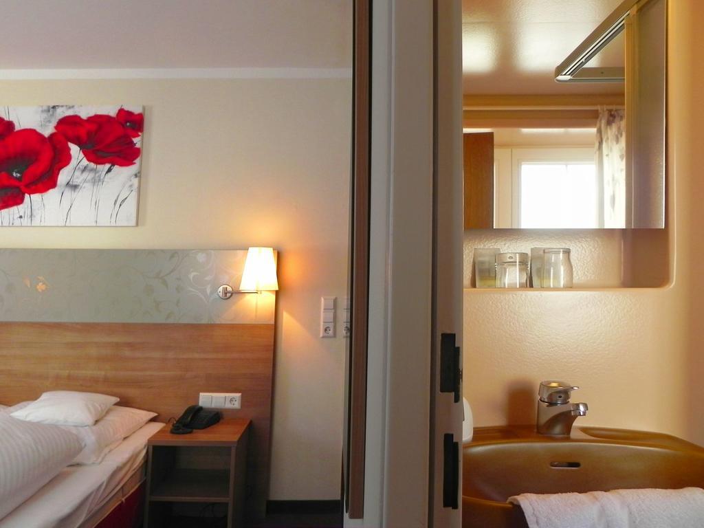 فرودنستاد Hotel Schwanen المظهر الخارجي الصورة